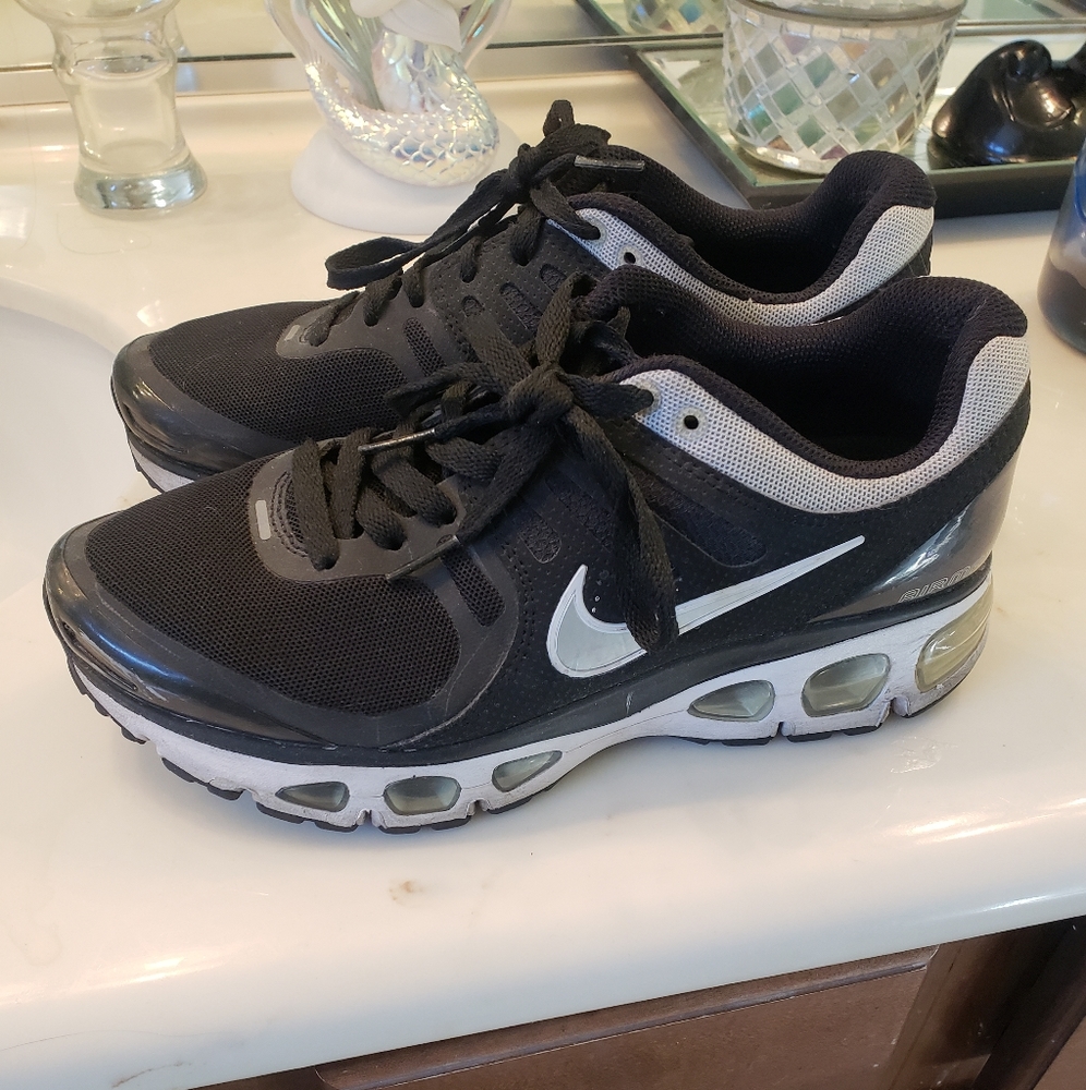 Gently used nike airmax